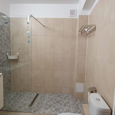 Alquiler de un cómodo apartamento de 3 habitaciones, 64 m², casco antiguo, Constanța, Rumanía